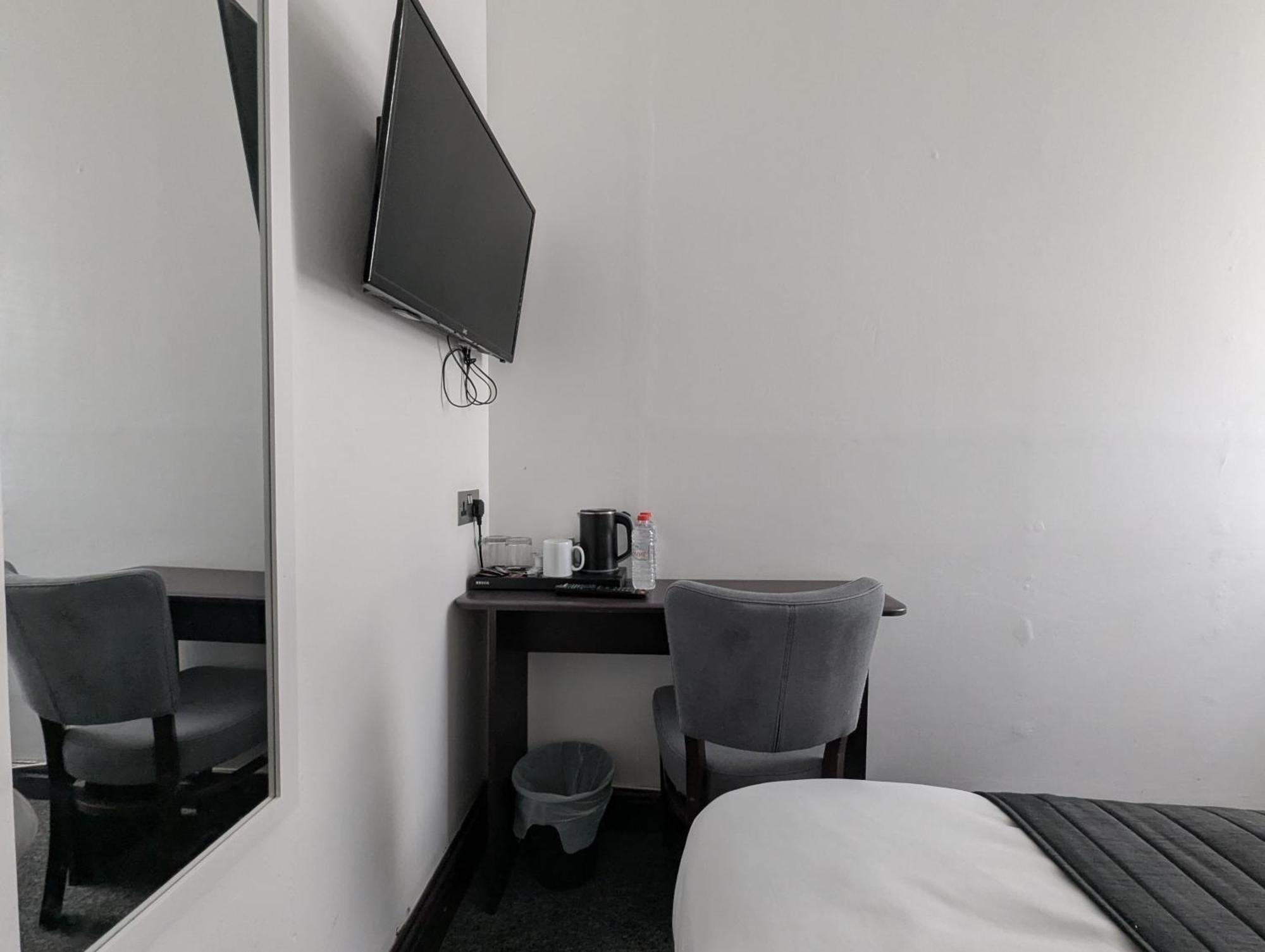 Oyo Firs Lodge London Heathrow Hounslow Extérieur photo