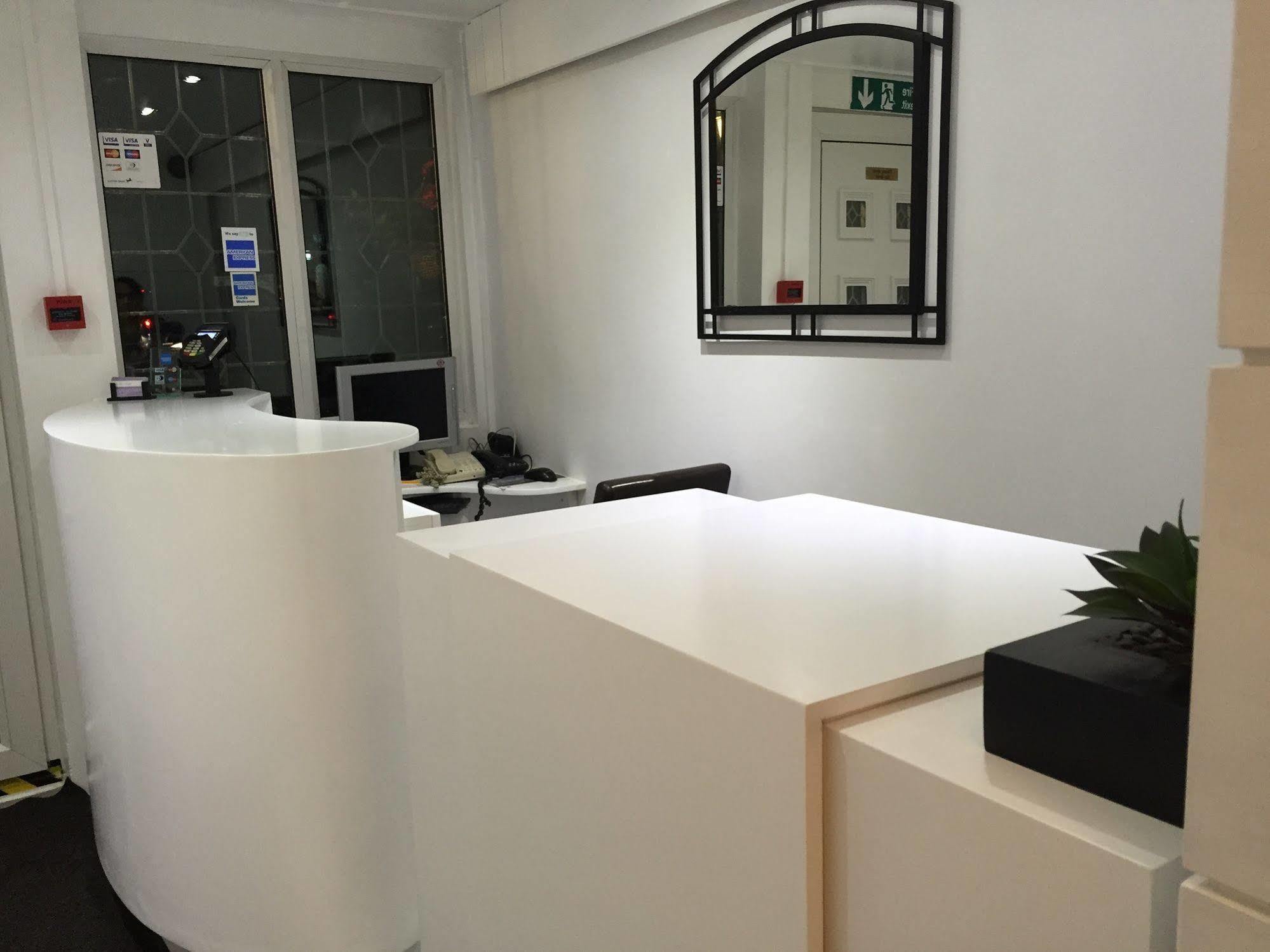 Oyo Firs Lodge London Heathrow Hounslow Extérieur photo
